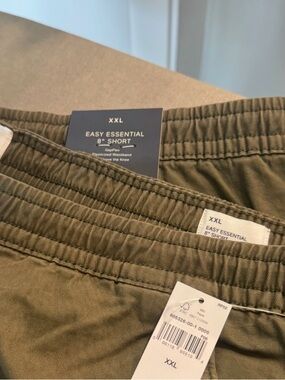 GAP Easy Essential 8" Flat Front Shorts in Olive Green (XXL). NWT